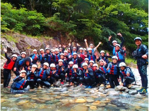 SALE! [Gunma/Minakami/Half-day rafting 3 hours/Tour photos free!] <Group discount for 7 or more people> A great outdoor activity to make memoriesの画像