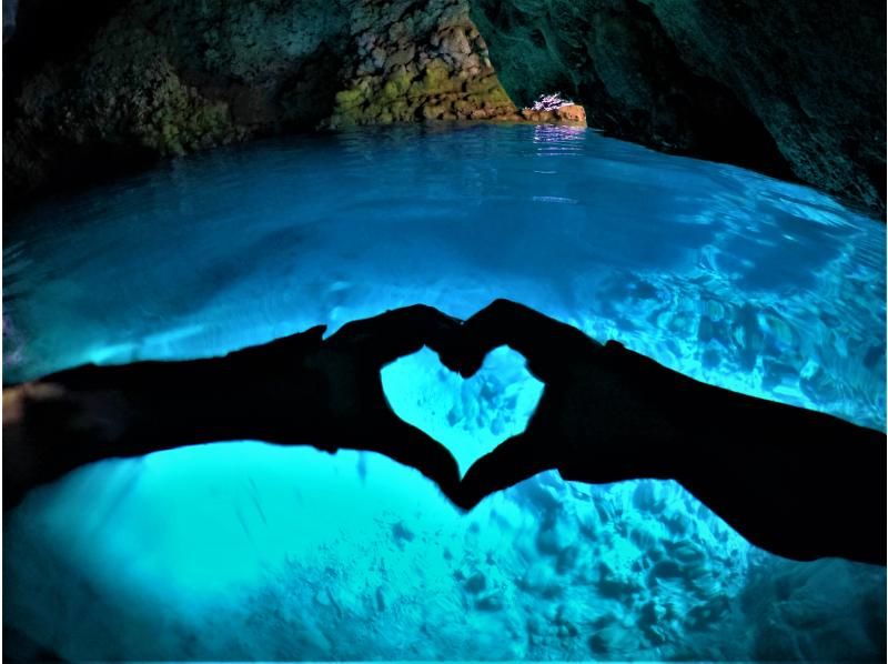 [Blue Cave ❤Private trial diving for one person] Free GoPro photos and videos immediately to your smartphone ♪ Free towel sandals ♪ Free feeding! Spring sale special discountの紹介画像