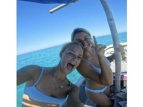 [冲绳久米岛]美丽的蓝色船浮潜，附照片和视频礼物♪欢迎初学者，小团体规模让您安心！
