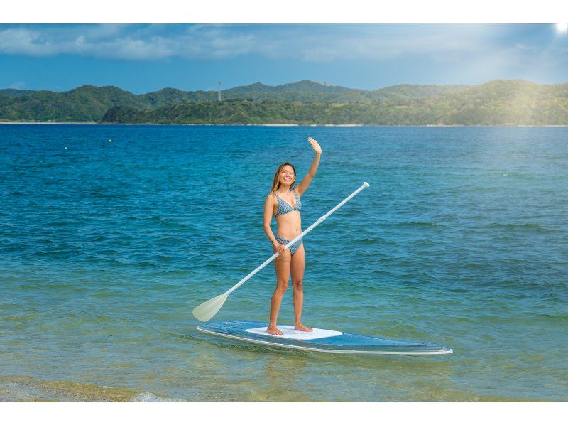 《G Plan》【Amami Oshima・SUP】Enjoy the crystal clear waters of Akaogi Bay with SUP! You might even see a sea turtle! Free photo shoot!!の紹介画像