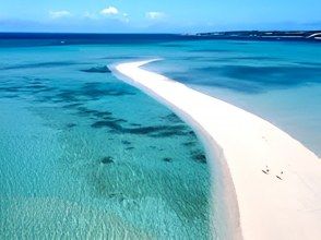 【沖縄・宮古島】SUPで行くユニの浜！世界屈指の美しい宮古島の海で一生の思い出作り！＜無料写真、動画撮影付＞！安心のガイドサポート付！の画像