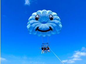 [Kouri Island Parasailing] End of rainy season sale in progress☆ [Island of Love] Take a walk in the sky above Heart Rock - Okinawa's longest rope at 200m! Half price for elementary and junior high school students☆