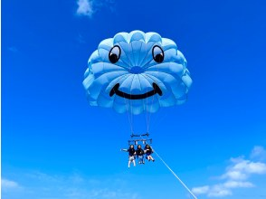 【古宇利岛海上拖伞】春假优惠登场☆【爱之岛】在心形岩上空漫步～冲绳最长的200m绳索！免费 GOPRO ^^ [令人惊叹的景色和隐秘的地方]