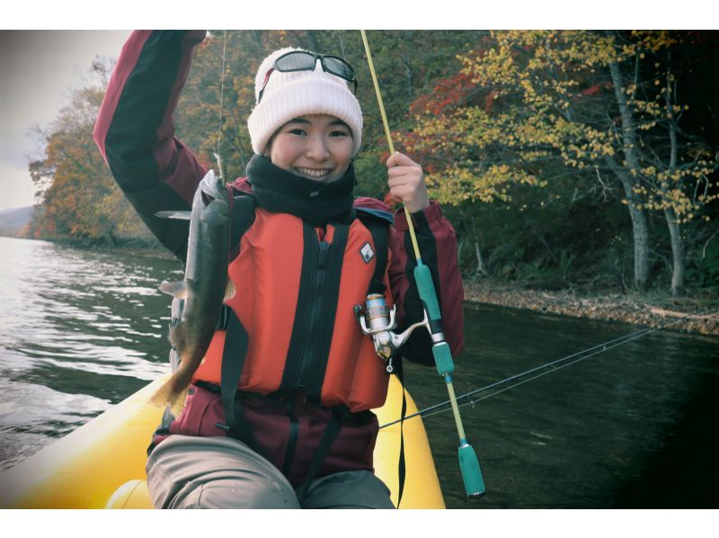 [Hokkaido/Teshikaga] Raft boat fishing 1-day tour. We provide a special fishing experience. Let's explore the points that were out of reach together!の紹介画像