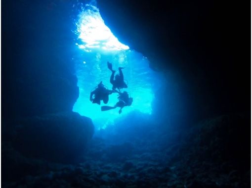 有保證！只適合那些絕對想去青之洞窟的人！ 1組導遊的私人體驗潛水✨ 包括GoPro攝影和餵食體驗【沖繩真榮田岬】有英文導遊の画像