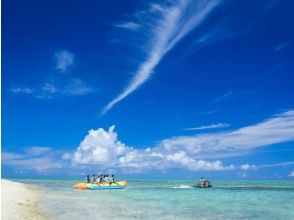 【冲绳/恩纳村】蓝洞浮潜+乘船香蕉船|无限次水下摄影、视频拍摄|免费停车、淋浴、吹风机|喂鱼体验|好玩极了の画像