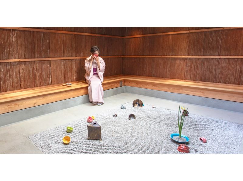[京都/京都御苑附近] 在京都的联排别墅中体验枯山水、品尝抹茶和日式甜点，轻松享受文化体验。の紹介画像