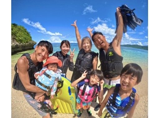 1組完全貸切【2歳〜85歳】★家族・団体大歓迎★《圧倒的ウミガメ遭遇率99%更新中》たくさんの熱帯魚やクマノミに会える！送迎・写真無料の画像
