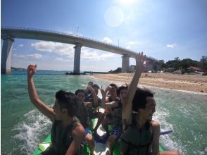 【沖縄・瀬底島】４Kカメラ（GoPro)撮影無料プレゼント♪　バナナボートで行くシュノーケリングツアー＆ジェットスキーの画像