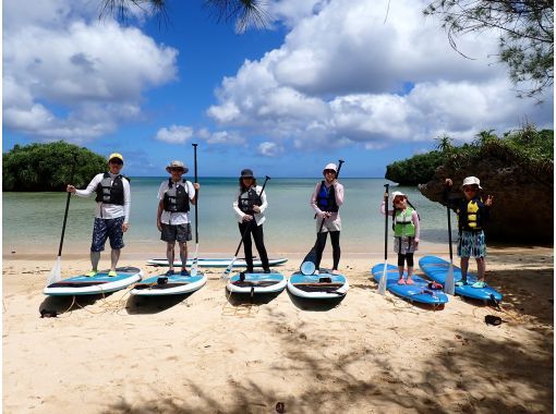 SALE! [Okinawa, Onna Village/Maeda Cape area] Enjoy the ocean known as Maeda Blue! Private SUP cruising tourの画像