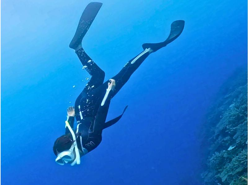 [คาโกชิมา/อามามิโอชิมะ] <จำกัด 1 กลุ่ม> ทัวร์ประสบการณ์การดำน้ำตื้น(Snorkeling)! บริการถ่ายวีดีโอโดรน/ใต้น้ำ ฟรี!! มีบริการรับส่งฟรี!の紹介画像