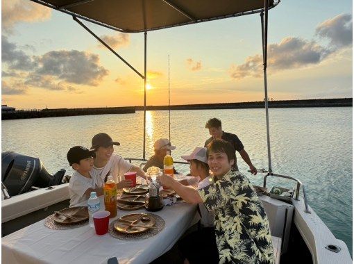 【宜野湾マリーナ】沖縄の海を満喫チャーター船でクルージング&サンセットアグー豚BBQ大満足の夕方からプラン！お子様OK！2名様～！の画像