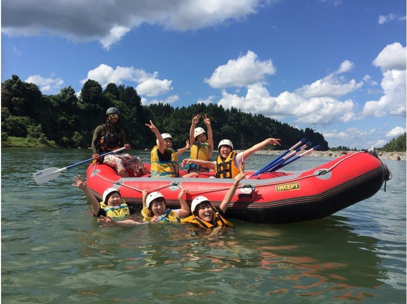 [Saitama Prefecture, Chichibu Nagatoro, Rafting] 5 minutes walk from Nagatoro Station! Long courses are OK for 1st graders! Cameras allowed! Elementary school fee applies. River rafting in the scenic Nagatoro valleyの紹介画像