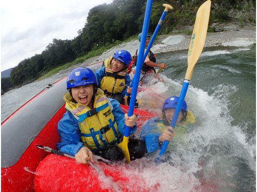 5 minutes walk from Nagatoro Station! Long courses for first-year students and up! Cameras allowed! Air-conditioned changing rooms and hot showers [Saitama Prefecture, Chichibu Nagatoro, Rafting]の画像