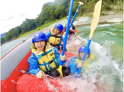 長瀞駅から徒歩5分！ロングコースを1年生から！カメラ持ち込みOK！エアコン付き更衣室・温水シャワー【埼玉県・秩父長瀞・ラフティング】の画像