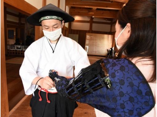 [Miyagi・Shiraishi] A casual experience! Try on armor in one of only five restored wooden castle towers in the country "Shiraishi Castle Armor Experience Bamboo Course"の画像