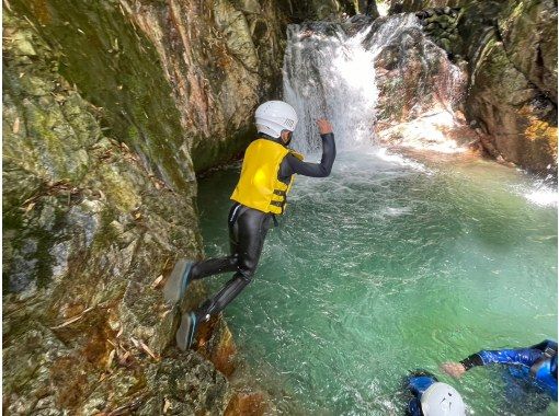 [Limited until 7/19 ☆ Last minute reservations accepted] Half price for the second and subsequent elementary school children! Children want to have lots of fun! [Gunma Minakami Canyoning]の画像