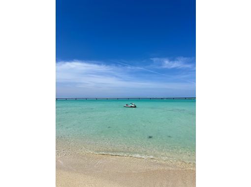 [Okinawa, Miyakojima] Head off on a jet ski to Uni Beach, a paradise of crystal clear water and white sand.の画像