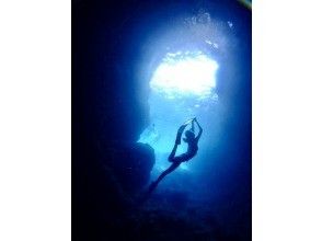 【沖縄・青の洞窟】ビーチエントリー  青の洞窟 スキンダイビングの画像