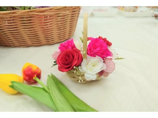 【香りの花かご】小さくて可愛い♪　デスク・玄関・お手洗いに飾って香るお花のインテリア！母の日にも♪ 当店オリジナルメニュー の画像