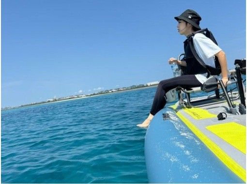 [Okinawa main island, southern part, Itoman city] ★ Beach walk ★ Sea turtle exploration course with the latest paddle board Hobie (40 minutes) Guided photography data presentationの画像
