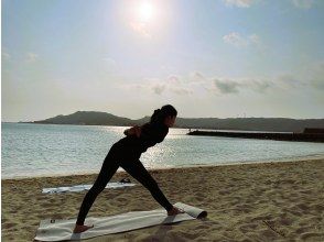 [Southern Okinawa/30 minutes from Naha] Limited to one group! Luxurious beach with beautiful sunrise! Sunrise beach yoga on the east coast