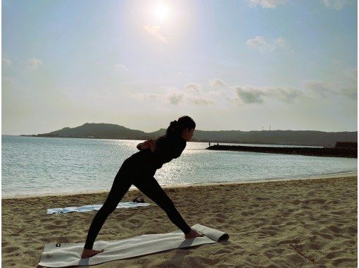 [Southern Okinawa/30 minutes from Naha] Limited to one group! Luxurious beach with beautiful sunrise! Sunrise beach yoga on the east coastの画像