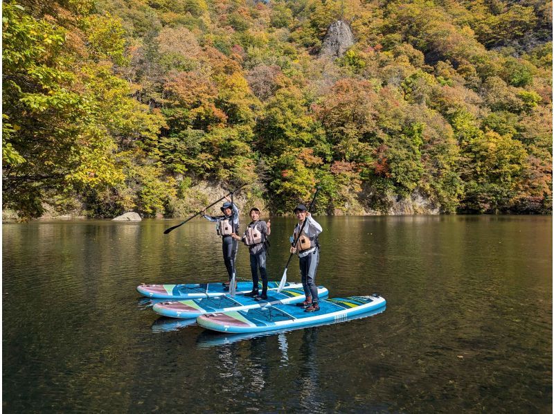 [Hokkaido, Sapporo Jozankei] Autumn leaves SUP | Special discount for 5th anniversary | Must-see for first timers! | JSPA certified guides will guide you | SUP tour to experience the nature of Hokkaidoの紹介画像