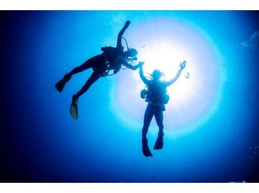 Beautiful photos [Chatan American Village] Easy 1-dive! Boat experience diving and video photo gift! Couples, female groups, friendsの画像