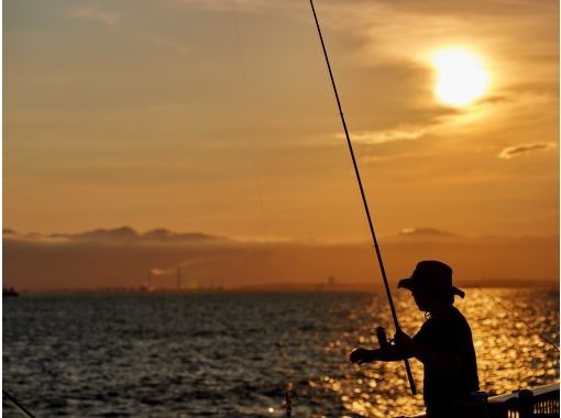 [Weekday Afternoon Course] "Sunset Fishing ★ Comes with Great Benefits ★" / Very popular with couples, families, and women ♪ / Includes cooking service for any fish you catch!の画像
