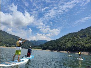 【福井県・九頭竜湖】　九頭竜湖SUPツアー/穏やか湖面でスイスイ水上散歩を楽しもう。