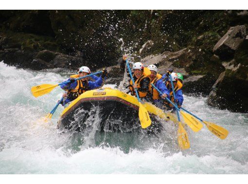 [Tokushima, Yoshino River] Sometimes floating! Guaranteed to be very satisfying! Half-day rafting AM courseの画像
