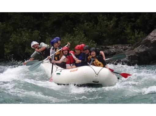 [Kochi・Shimanto River] Take your time and experience 100% of the charm of the Shimanto River with a "One-Day Rafting Experience Tour"の画像