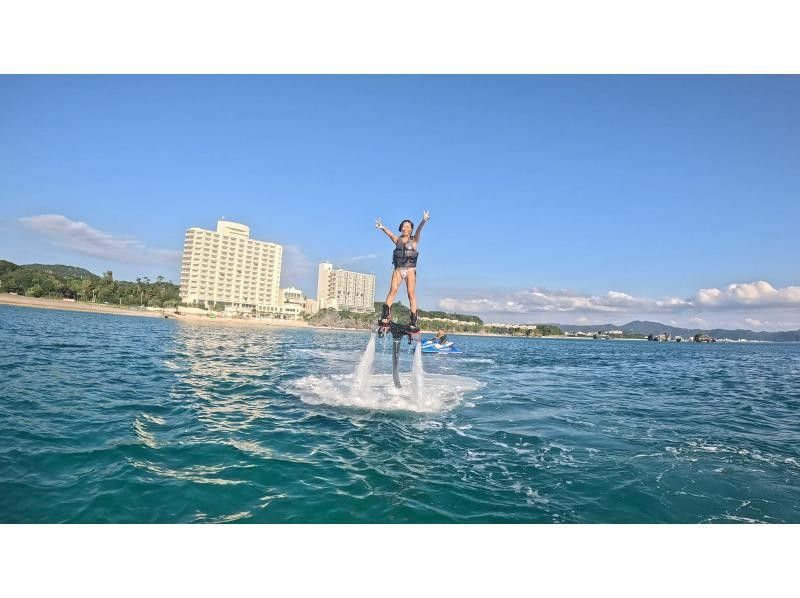 [Okinawa, Nago] The very popular flyboard experience plan!の紹介画像