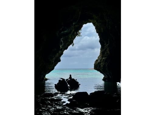 [Okinawa, Miyakojima, no license required] A remote tour with a jet ski driver! You will definitely be satisfied! Snorkeling and drinks at the cave and Uni Beach are included!の画像