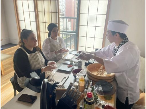  【Tokyo・Ginza】Sushi making experience with a bilingual sushi chefの画像