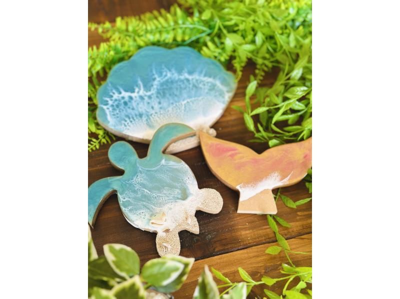 [Okinawa, Miyakojima] Experience ocean resin art! The most popular! "Art board production" Create the ocean of Miyakojima on a special shaped art board such as a sea turtle!の紹介画像