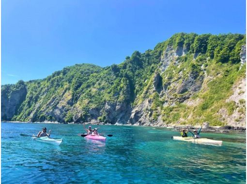 [Hokkaido, Nishi-Shakotan] Experience sea kayaking or SUP on the Nishi-Shakotan coast! Have fun at the Sakazuki Terrace beach house! Dining facilities are also available!の画像