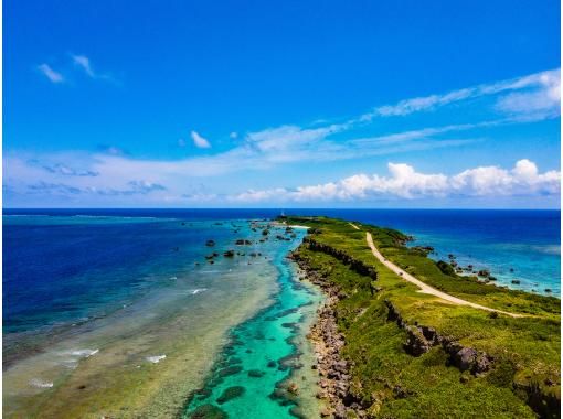 [Okinawa, Miyakojima] Experience nature! A 3-hour walking tour around the beach, caves, observation decks, etc. / Families, friends, couples, individuals, and children are welcomeの画像