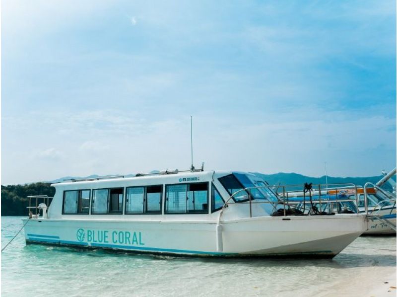 【限時優惠價！ 3歲以下兒童免費！ 】搭乘玻璃底船，從米其林三星酒店欣賞石垣島卡比拉灣的壯麗景色！の紹介画像