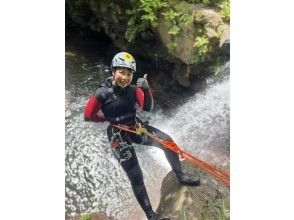 [Okinawa, Yanbaru] Enjoy playing in the river in the jungle! canyoning and waterfall climbing!