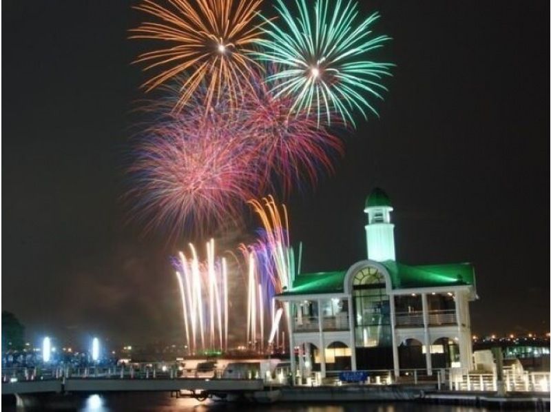 横浜スパークリング花火クルーズ＆赤レンガ倉庫クリスマスマーケット・横浜三塔めぐりさんぽ ～イタリアンディナー付き～【029029‐984】の紹介画像