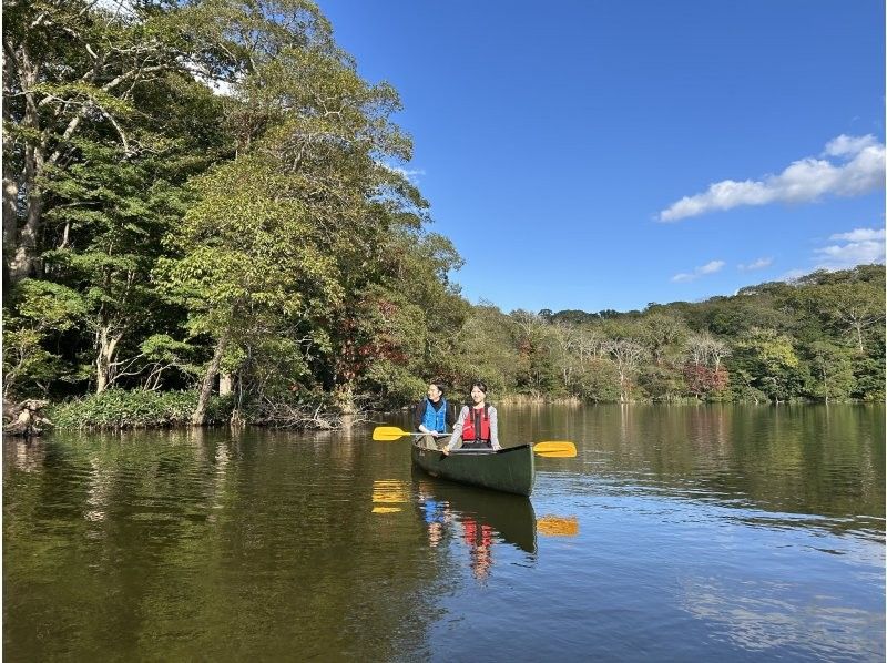【北海道·白老町】帶導遊的波羅托湖獨木舟體驗 在自然、文化、歷史融為一體的波羅托湖畔,悠閒地享受獨木舟之旅吧!の紹介画像