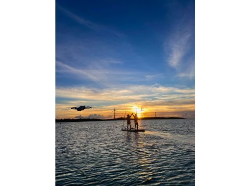 【1組限定】宮古島 秘境ビーチでサンセットSUP大満喫♪ パラソルセット・ドローン・シャワー・ソフトドリンクもぜーんぶ込み込み♪の画像