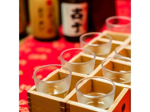 【東京・秋葉原】日本各地の厳選された日本酒3種類を飲み比べ・駅近5分（おみやげ付）の画像