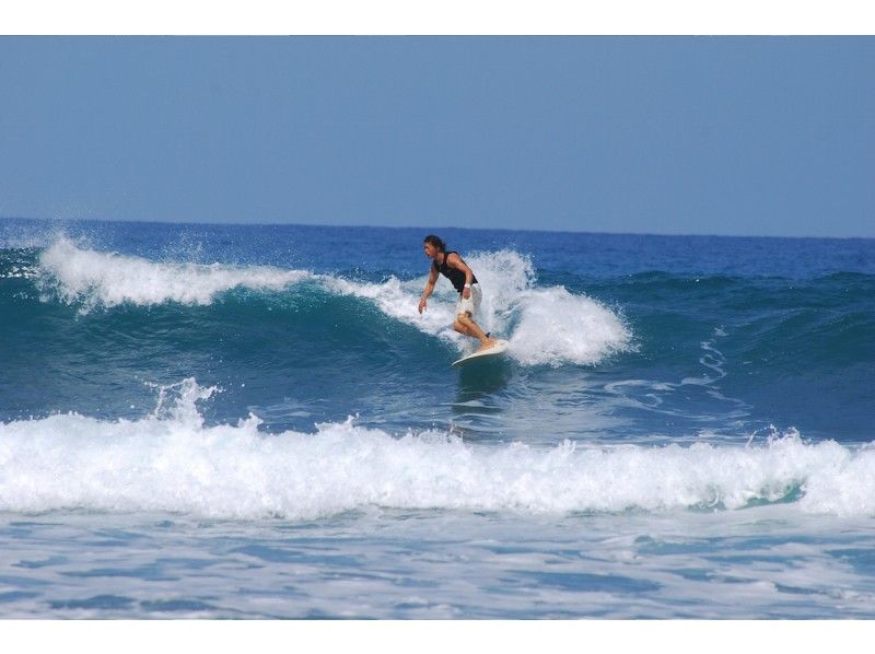 [Katase Enoshima-1st] You can fully enjoy the sea! Surfing beginner School course!