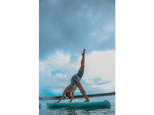 [Okinawa, Miyakojima] Authentic sunrise and sunset SUP yoga! Refresh your mind and body from children to the elderly ♪ Can be changed to yoga on the beach/studioの画像