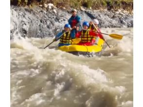 [Obihiro, Hokkaido] Japan's cleanest river x spring rapids! Go on a rafting tour during the snowmelt flood! [Pick-up available from JR Obihiro Station]