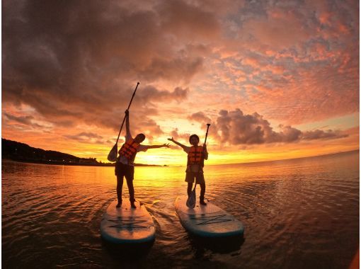 Same-day reservations accepted! [Onna Village, Okinawa] Sunset Lau SUP [SUP] Held on the beach where you can see the sunset over Cape Maeda! Brother Lau's shop Free GOPRO filmingの画像