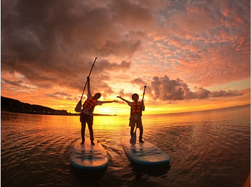 　当日予約OK！【沖縄恩納村】　サンセット　ラウサップ【SUP】真栄田岬に沈む夕日が見えるビーチで開催！ラウ兄のお店　GOPRO撮影無料の紹介画像